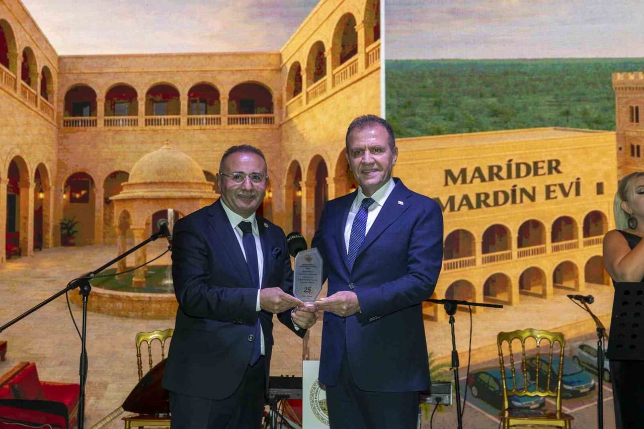 MERSİN MARDİNLİLER YARDIMLAŞMA VE DAYANIŞMA DERNEĞİ’NİN 25. YIL ONUR GECESİ’NE KATILAN TBB BAŞKAN...