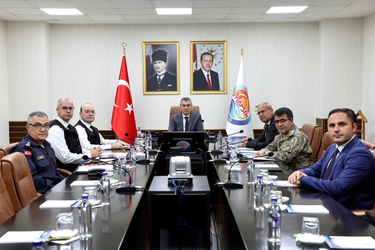 MERSİN VALİSİ ATİLLA TOROS BAŞKANLIĞINDA, KENT GENELİNDEKİ GÜVENLİK VE ASAYİŞ DURUMUNUN ELE...