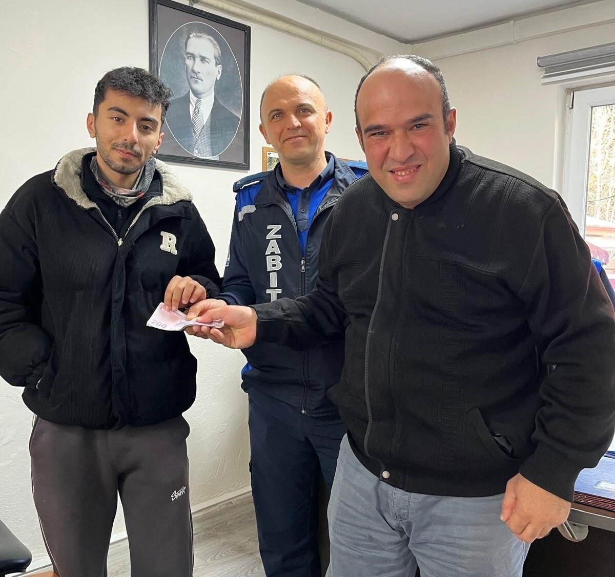 MERZİFON BELEDİYESİ'NDE GÖREV YAPAN TEMİZLİK PERSONELİ SAMET ÖZÇANAK, HARMANLAR MAHALLESİ KARA...