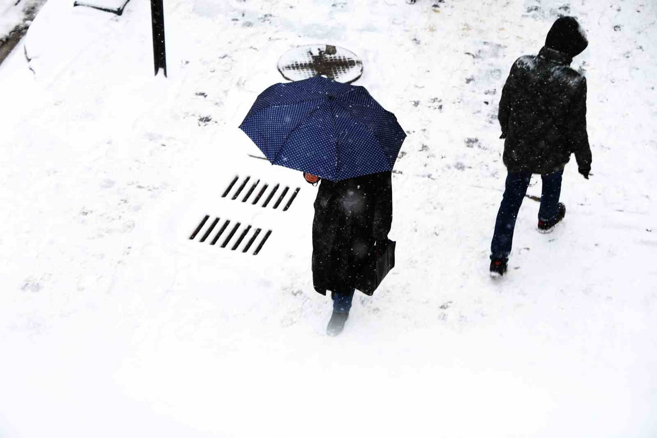 METEOROLOJİ 13. BÖLGE MÜDÜRLÜĞÜ’NÜN UYARISINI YAPTIĞI KAR YAĞIŞI, SABAH SAATLERİNDE KENT GENELİNDE...