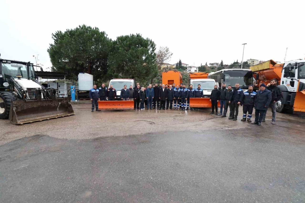 METEOROLOJİ GENEL MÜDÜRLÜĞÜ’NÜN KAR YAĞIŞI UYARISININ ARDINDAN DİLOVASI BELEDİYESİ, İLÇE GENELİNDE...