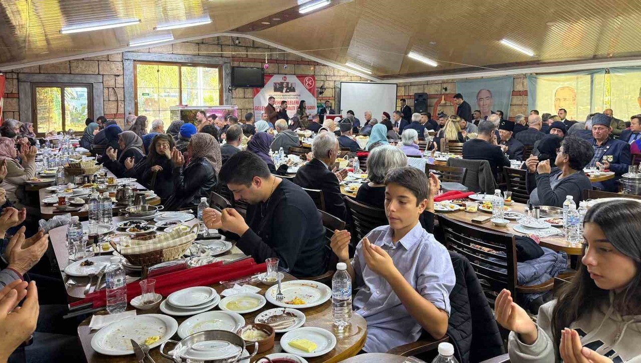 MHP KEMALPAŞA İLÇE BAŞKANLIĞI TARAFINDAN GELENEKSEL OLARAK DÜZENLENEN KAHVALTI PROGRAMINDA, ŞEHİT...
