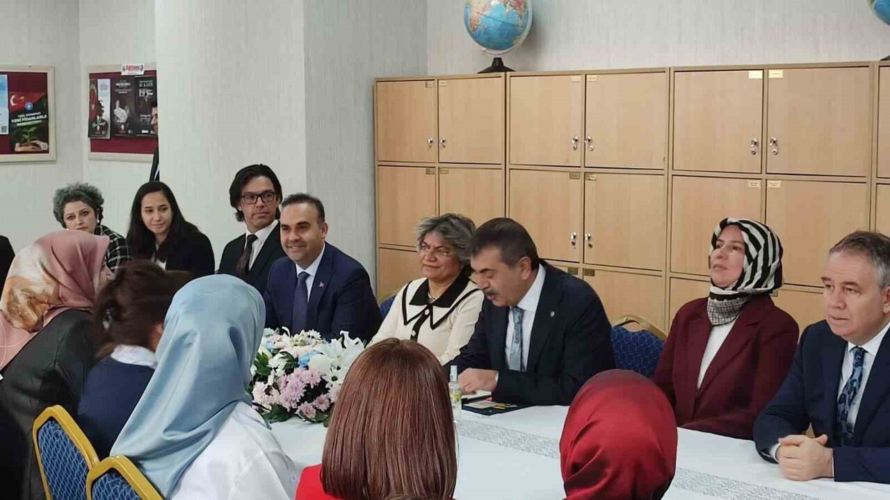 MİLLİ EĞİTİM BAKANI YUSUF TEKİN, "ÜLKESİNDE YAPILANLARLA GURUR DUYAN BİR NESİL YETİŞTİRMEK...