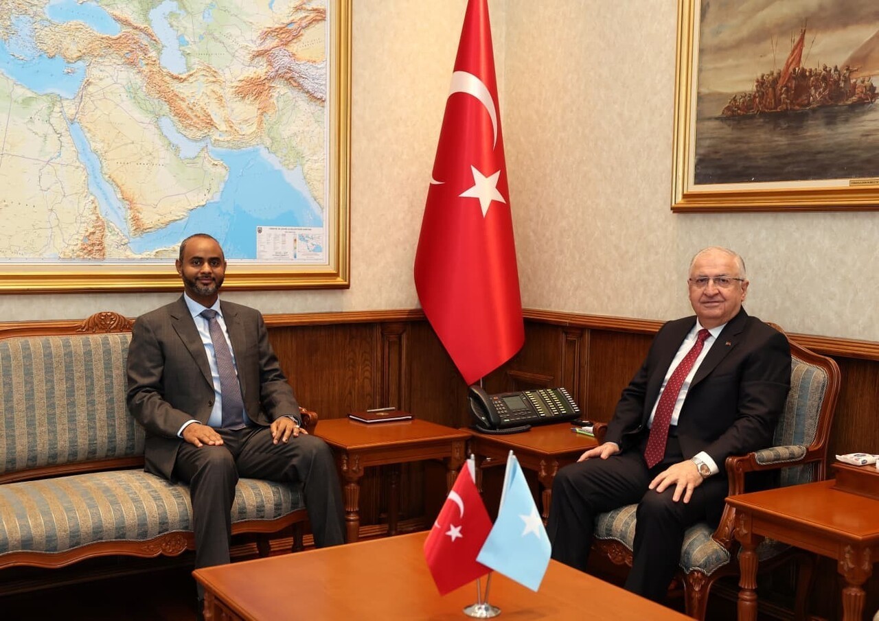 MİLLİ SAVUNMA BAKANI YAŞAR GÜLER, SOMALİ LİMANLAR VE DENİZ ULAŞTIRMA BAKANI ABDÜLKADİR MUHAMMED...