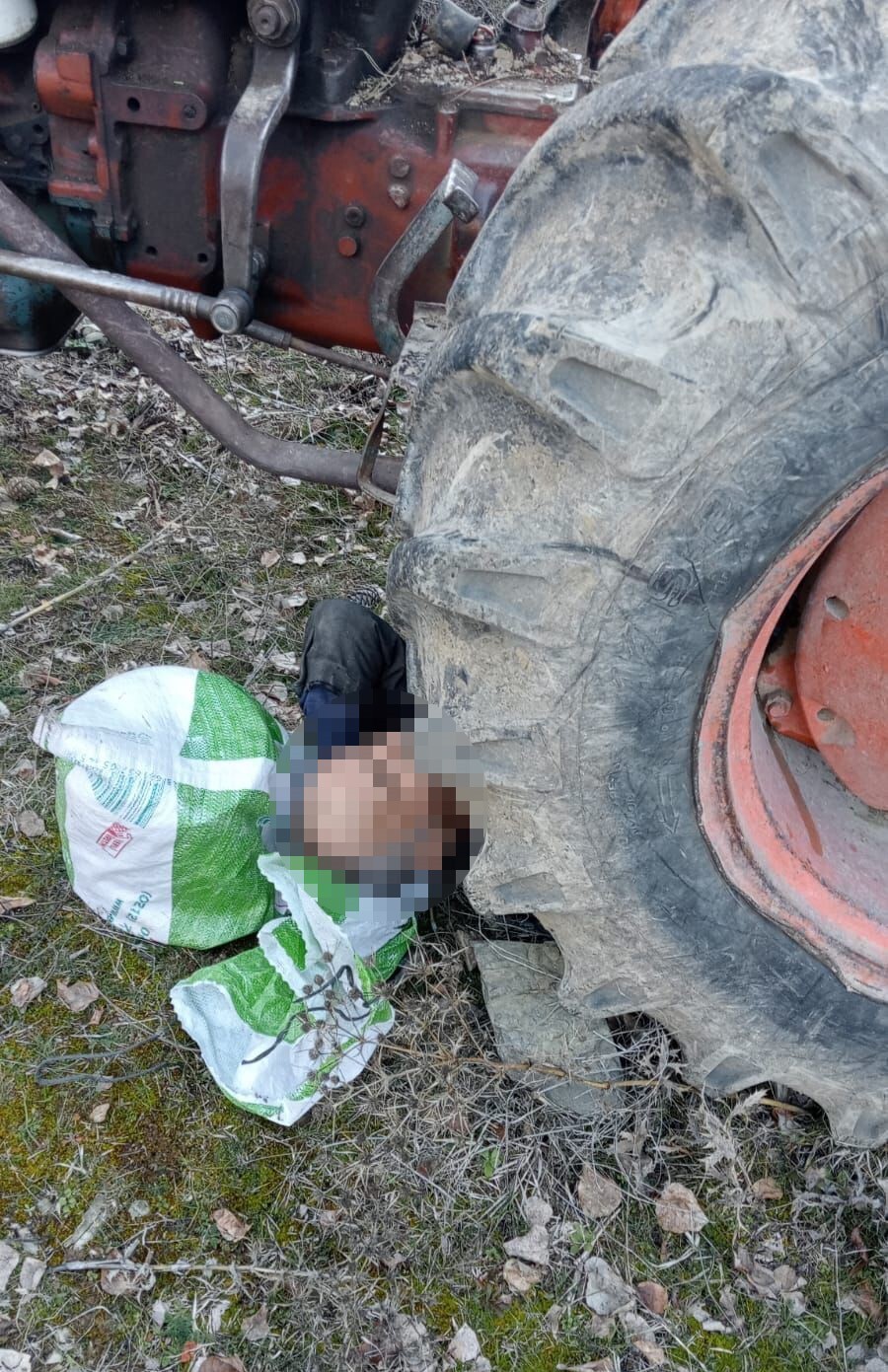 MUDURNU İLÇESİNDE KONTROL ETMEK İÇİN DURDUĞU TRAKTÖRÜN HAREKET ETMESİ SONUCU ARACIN ALTINDA KALAN...