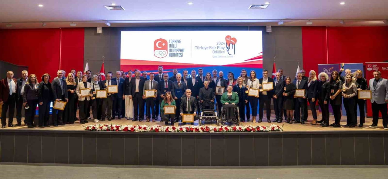 MUĞLA'DA KURDUĞU OKÇULUK TAKIMI İLE AVRUPA VE DÜNYA ŞAMPİYONLARI YETİŞTİREN ANTRENÖR DR. EJDER...