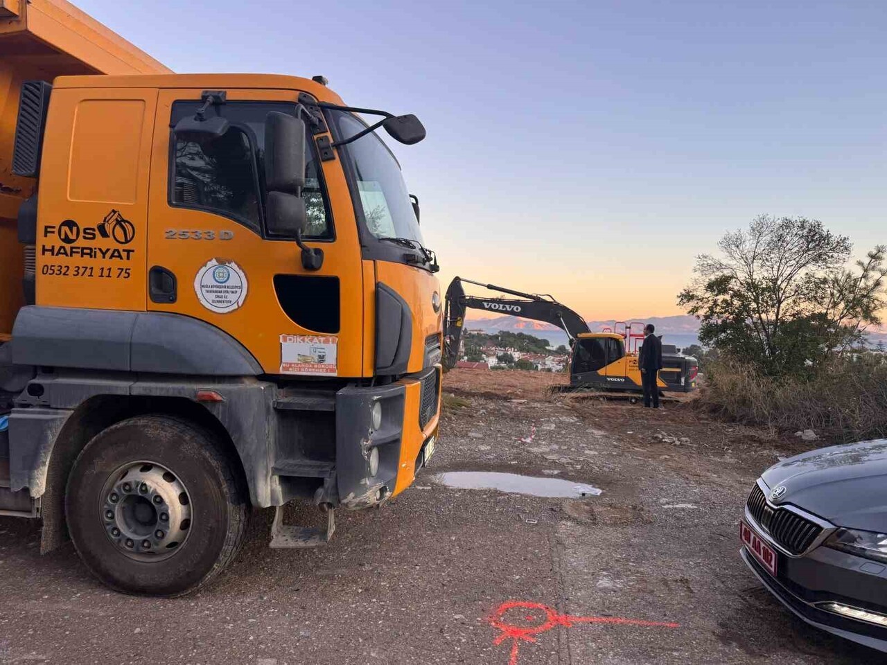 MUĞLA'NIN DATÇA İLÇESİNDE UZUN SÜREDİR GÜNDEMDE OLAN YENİ HÜKÜMET KONAĞI PROJESİNDE İNŞAAT...