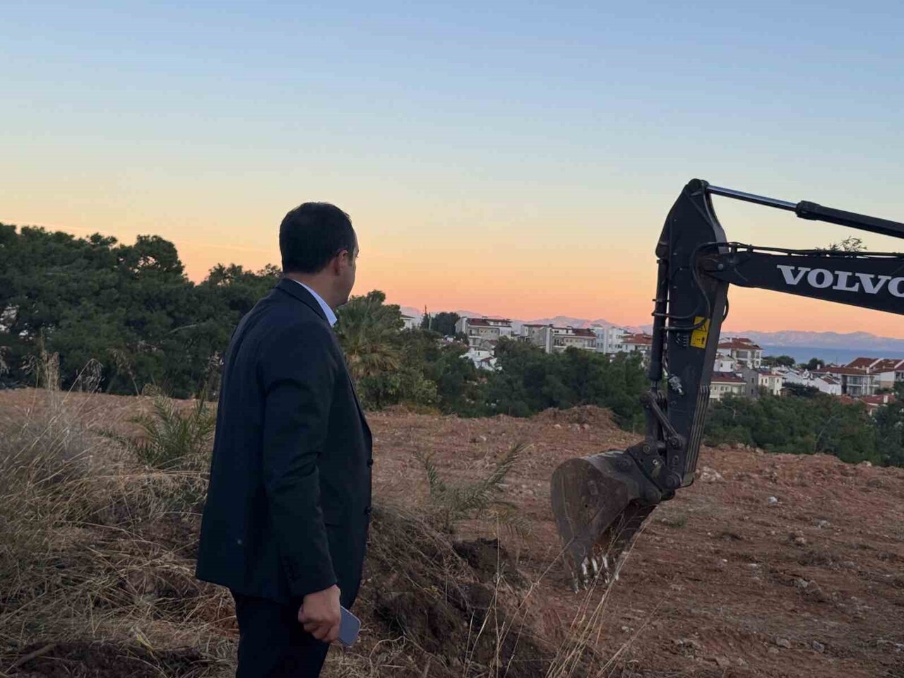 MUĞLA'NIN DATÇA İLÇESİNDE UZUN SÜREDİR GÜNDEMDE OLAN YENİ HÜKÜMET KONAĞI PROJESİNDE İNŞAAT...