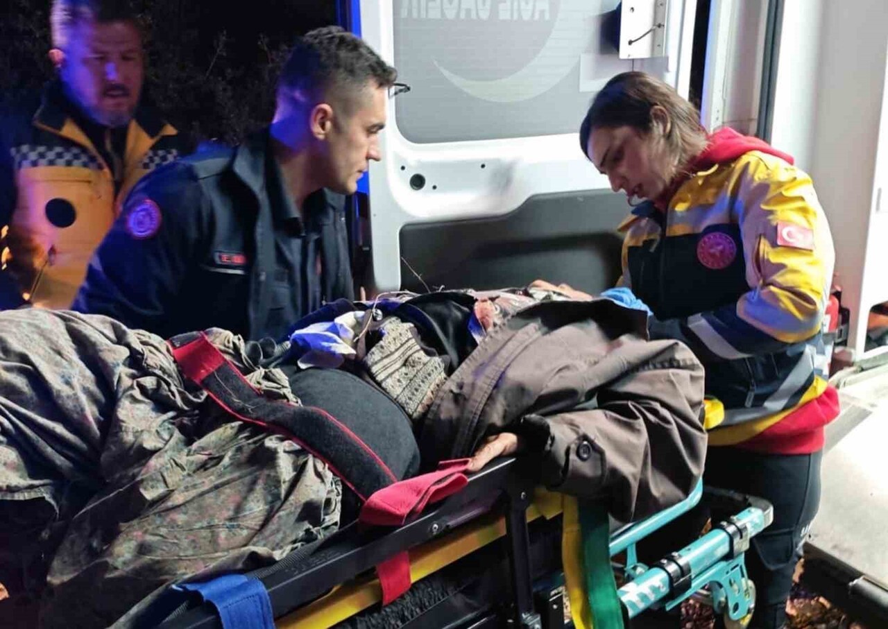 MUĞLA'NIN MENTEŞE İLÇESİ YEŞİLYURT MAHALLESİNDE TARLADA DEVRİLEN TRAKTÖRÜN ALTINDA KALAN KADIN...