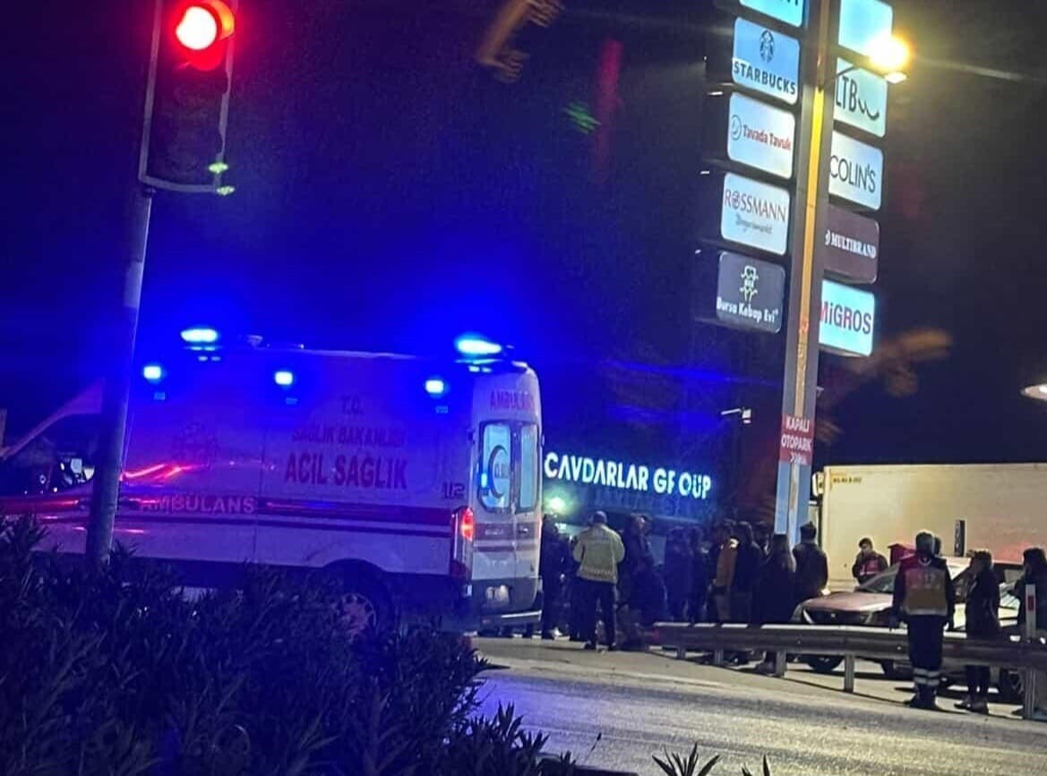 MUĞLA'NIN MENTEŞE İLÇESİNDE TIRLA MOTOSİKLETİN ÇARPIŞMASI SONUCU MEYDANA GELEN TRAFİK KAZASINDA...