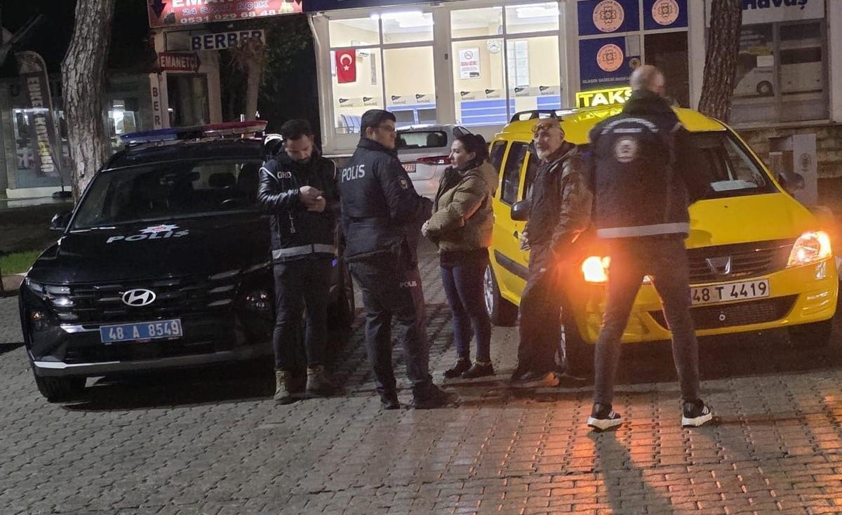 MUĞLA’NIN MARMARİS İLÇESİNDE YILBAŞI ÖNCESİ GÜVENLİK ÖNLEMLERİ ÜST SEVİYEYE ÇIKARILDI. MARMARİS...