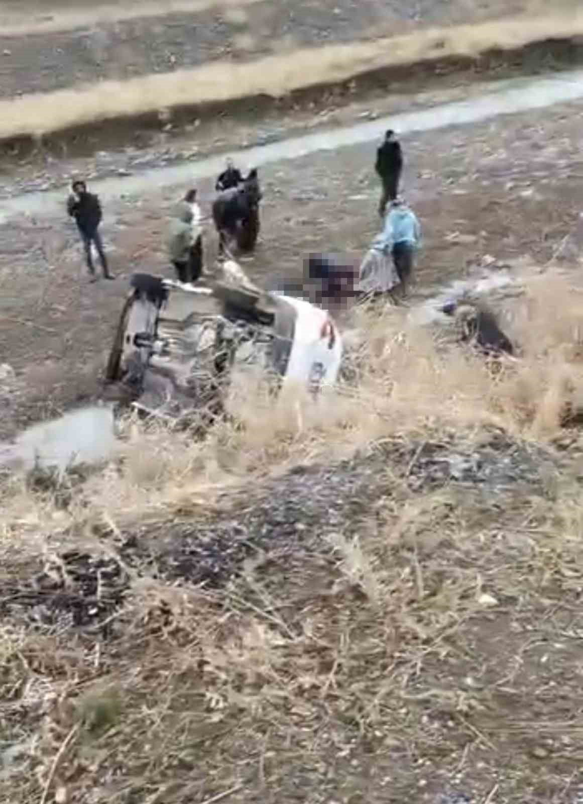 MUŞ-BULANIK KARA YOLUNDA MEYDANA GELEN TRAFİK KAZASINDA 3 ARAÇ ÇARPIŞTI, 1 KİŞİ HAYATINI...