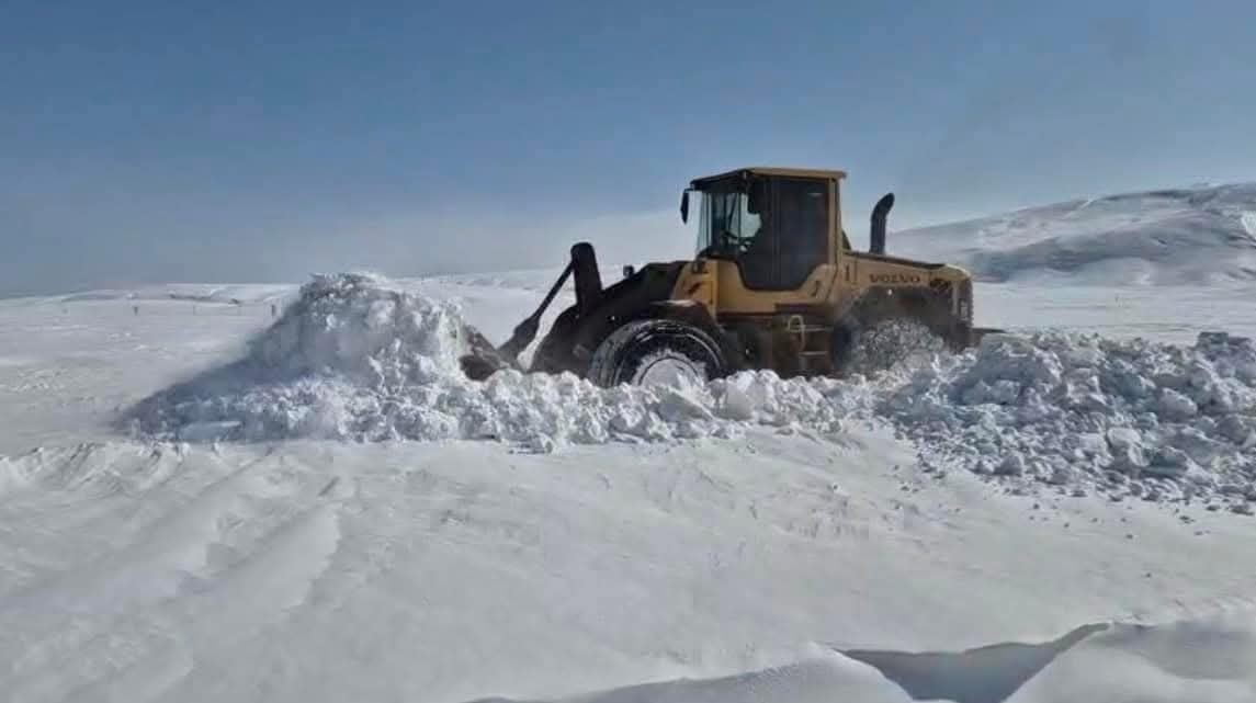MUŞ’UN VARTO İLÇESİNDE ETKİLİ OLAN KAR YAĞIŞI NEDENİYLE 25 KÖY YOLU ULAŞIMA KAPANDI.