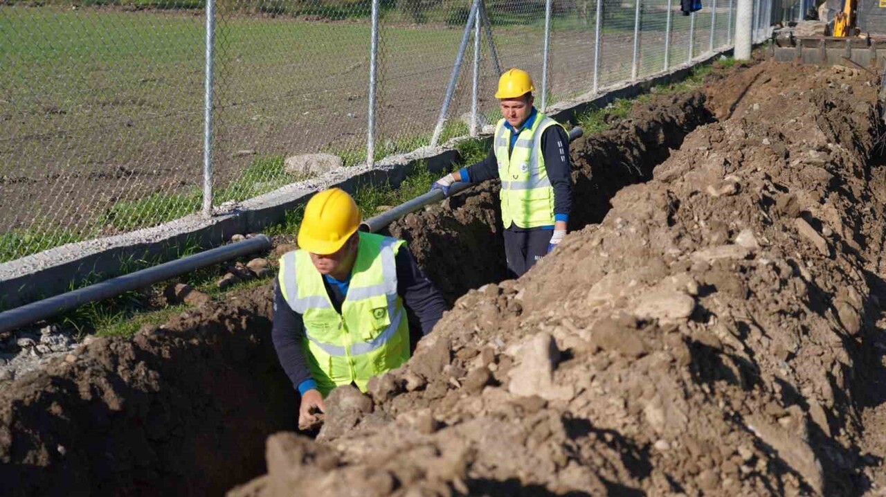 MUSKİ, KARABÖRTLEN İÇME SUYU HATLARINI KAMUSAL ALANA TAŞIYOR