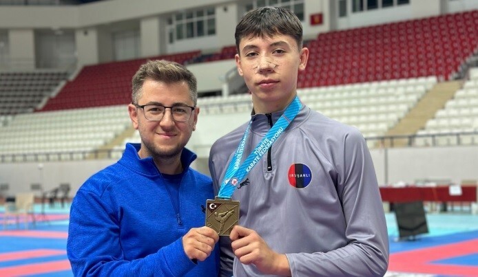 MUSTAFA OĞULCAN ALIMCI VE ÖĞRENCİSİ