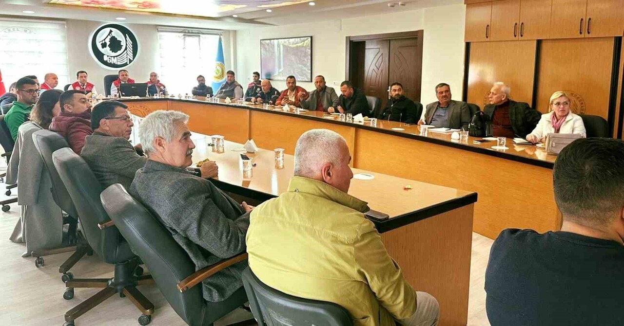 MUT İLÇESİNDE ZEYTİNYAĞI VE SOFRALIK ZEYTİN ÜRETİMİ YAPAN İŞLETMELERE YÖNELİK OLARAK ETİKETLEME...