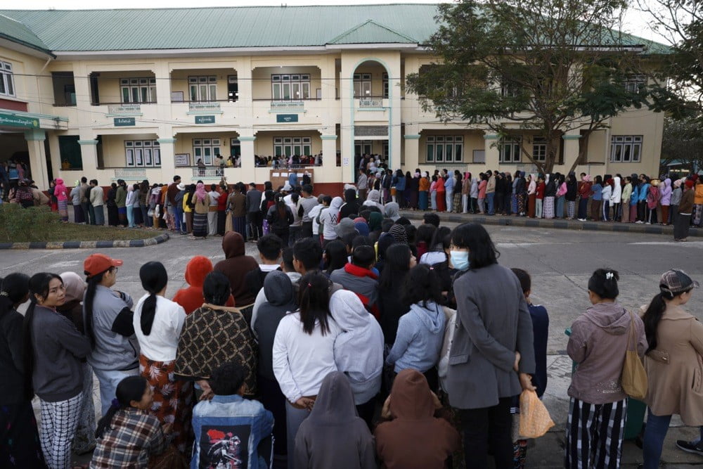 NAYPYİDAW (İHA) - MYANMAR’DA HALK 2021’DE GERÇEKLEŞTİRİLEN ASKERİ DARBENİN ARDINDAN DÜZENLENEN İLK...