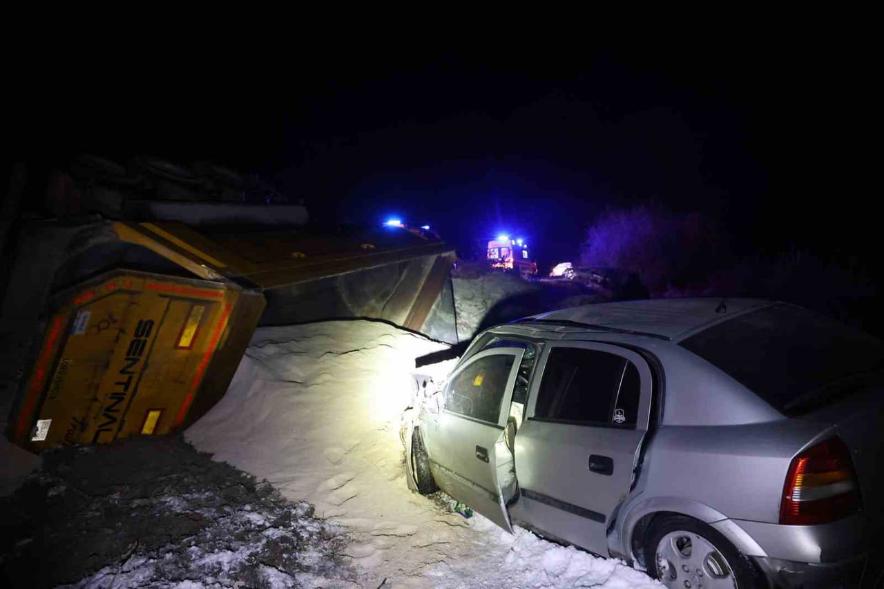 NEVŞEHİR'DE AŞIRI BUZLANMA KAZALARA NEDEN OLDU. SON BİR SAATTE 6 KAZADA TOPLAM 12 KİŞİ...