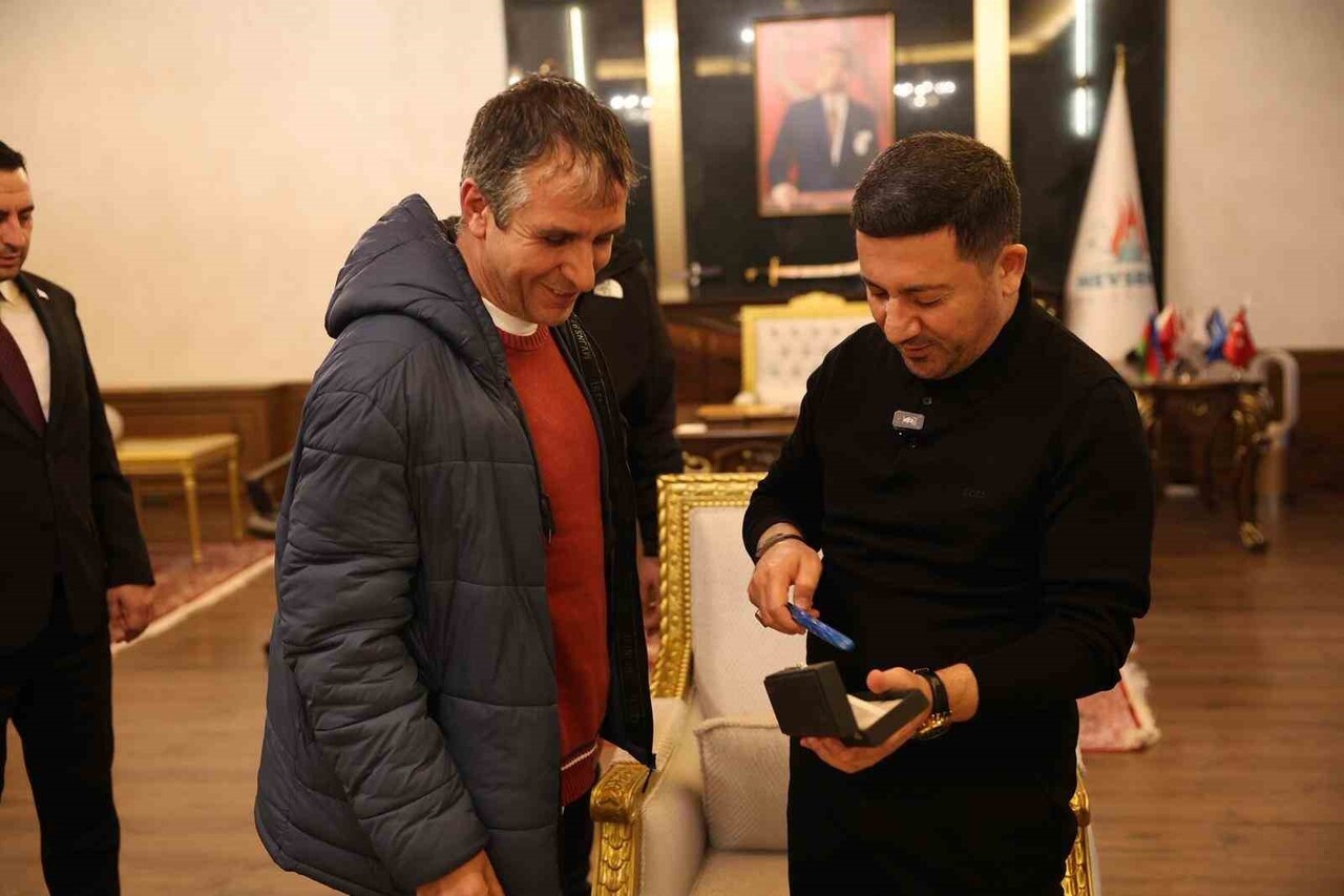 NEVŞEHİR BELEDİYE BAŞKANI RASİM ARI,  ‘HALK GÜNÜ’ ETKİNLİĞİNDE VATANDAŞLAR VE SİVİL TOPLUM...