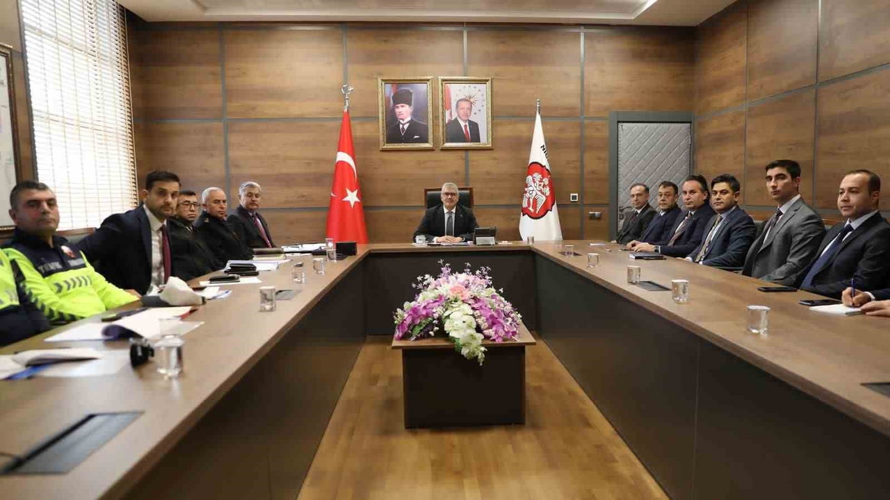 NİĞDE’DE YAKLAŞAN YILBAŞI DOLAYISIYLA İL GENELİNDE ALINACAK GÜVENLİK VE ASAYİŞ TEDBİRLERİ...