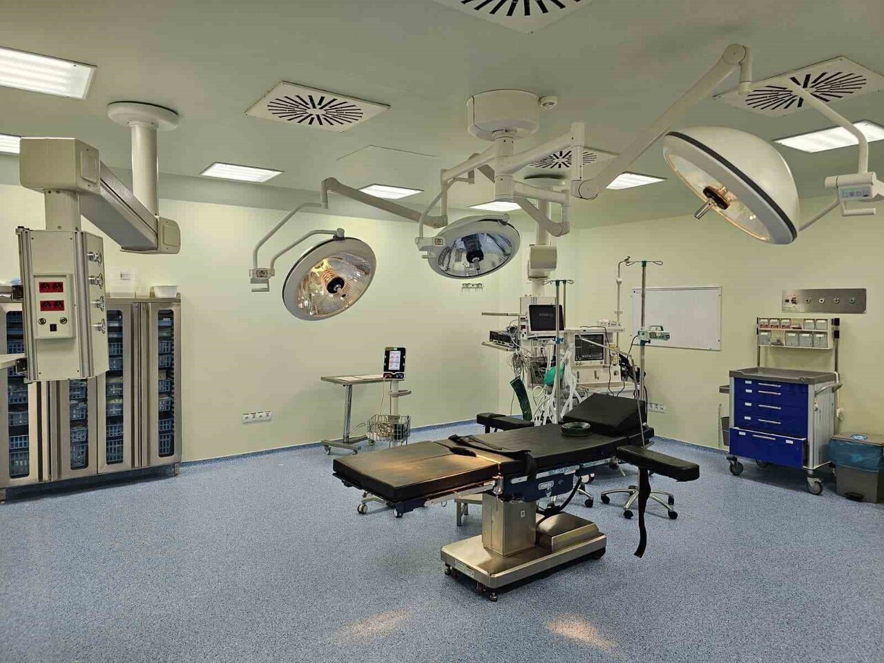 NİĞDE ÖMER HALİSDEMİR HASTANESİNDE YANGIN SONRASI AMELİYATHANELER YENİ ALANDA HİZMETE...