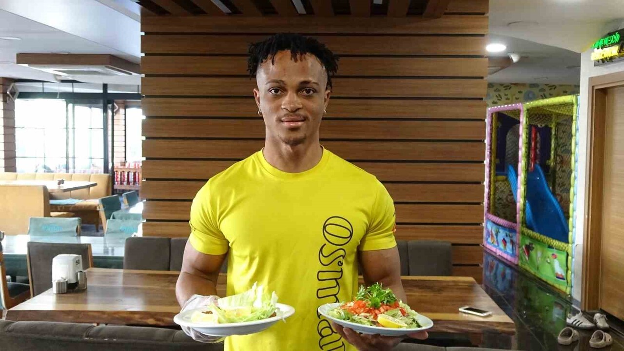 NİJERYA'DAN SİİRT'E ÜNİVERSİTE OKUMAYA GELEN 26 YAŞINDAKİ MİCHEAL KİNG ANUOLUWA, 3 YILDIR...