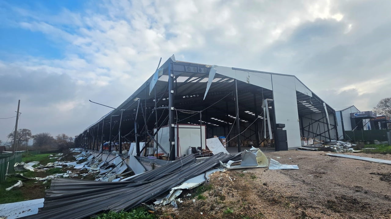 NİLÜFER BELEDİYESİ, KAÇAK YAPILAŞMAYA KARŞI YÜRÜTTÜĞÜ KARARLI MÜCADELE KAPSAMINDA ÜRÜNLÜ VE...