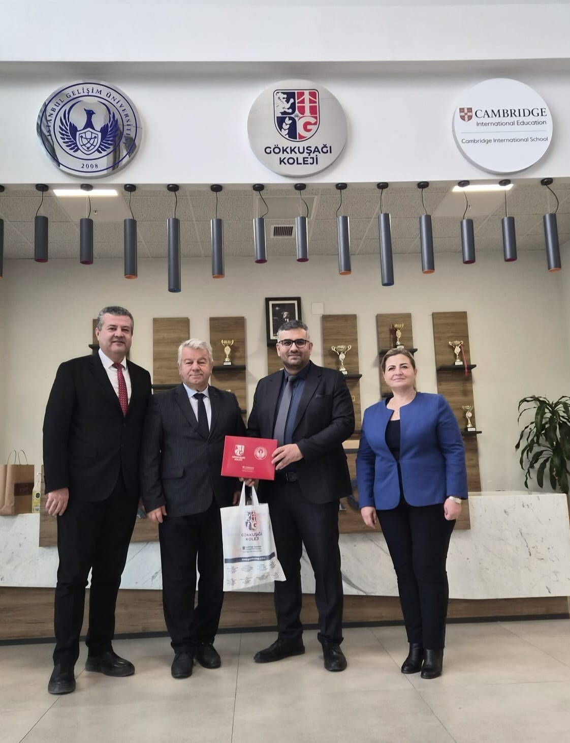 ÖĞRENCİLERİN AKTİF KATKISIYLA TASARLANAN VE YAPAY ZEKÂ TEMELLİ ÖĞRENME YAKLAŞIMLARINI MERKEZE ALAN...