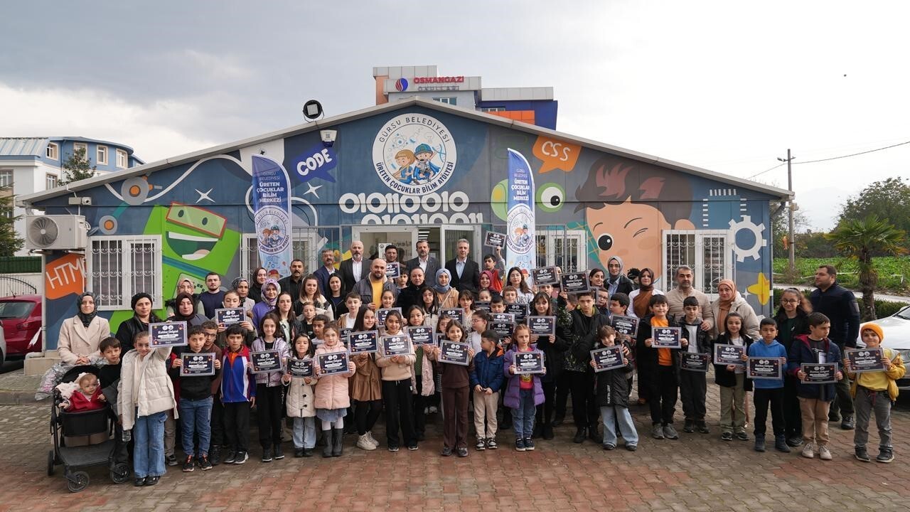 ÖĞRENCİLERİN BAŞARILARINI TAÇLANDIRMAK İÇİN BİR SERTİFİKA PROGRAMI DÜZENLENDİ.