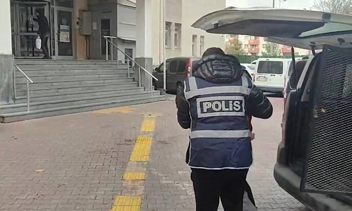 OPERASYONLARDA ÇEŞİTLİ SUÇLARDAN ARANMA KAYDI BULUNAN 50 KİŞİ YAKALANDI.