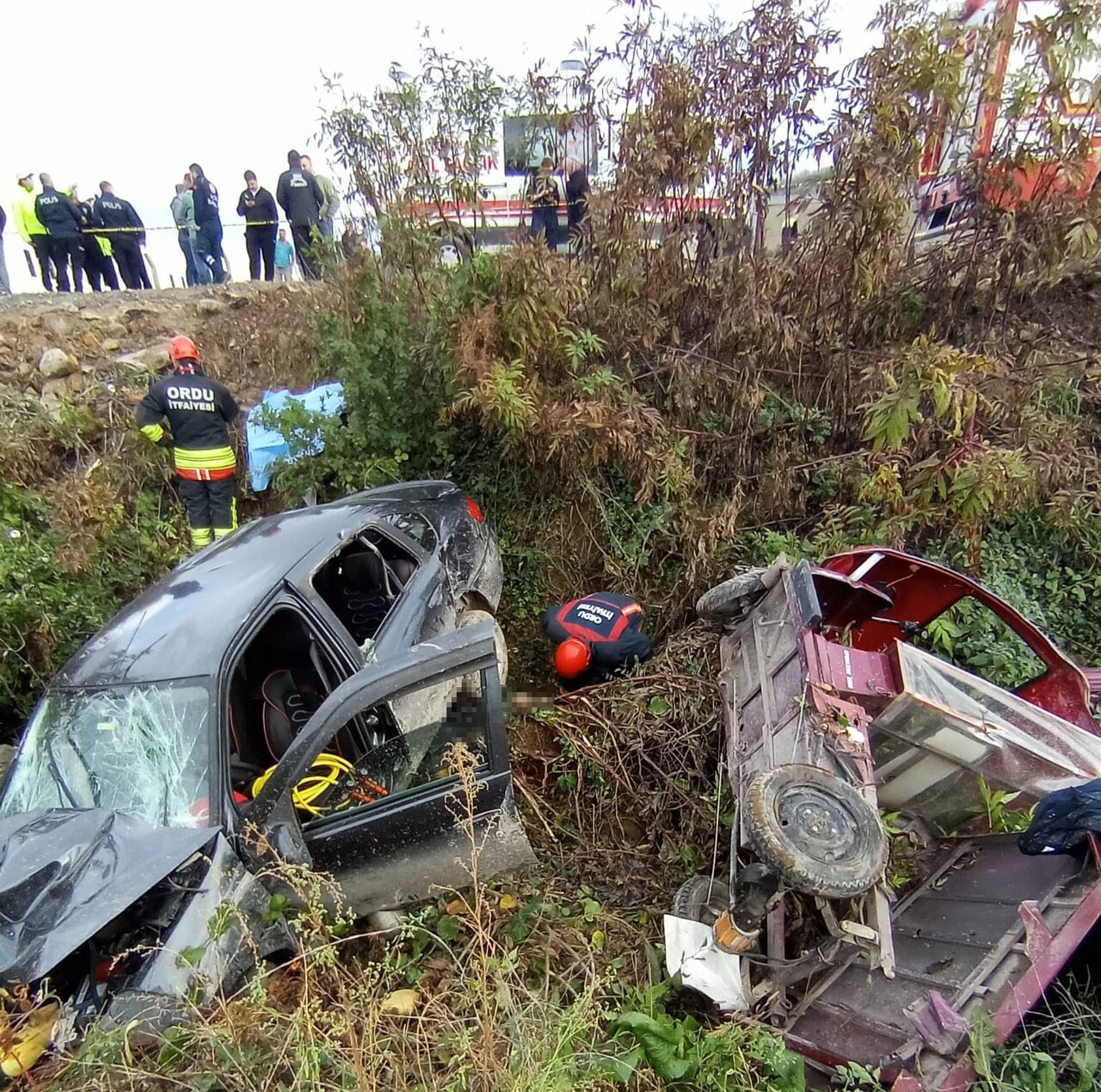 ORDU'NUN FATSA İLÇESİNDE ÜÇ TEKERLEKLİ AKÜLÜ ARAÇ İLE OTOMOBİLİN ÇARPIŞMASI SONUCU MEYDANA GELEN...