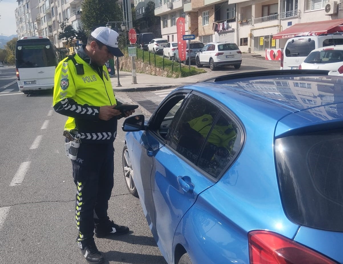 ORDU’DA POLİS EKİPLERİ TARAFINDAN TRAFİK KAZALARINI AZALTMAYA YÖNELİK YAPILAN DENETİMLERDE, SON...
