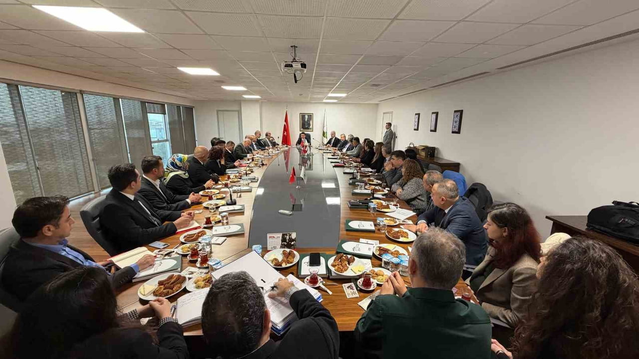 OSMANGAZİ BELEDİYE BAŞKANI ERKAN AYDIN, BELEDİYE YÖNETİM KADROSUYLA BİRLİKTE 2025 YILINI...