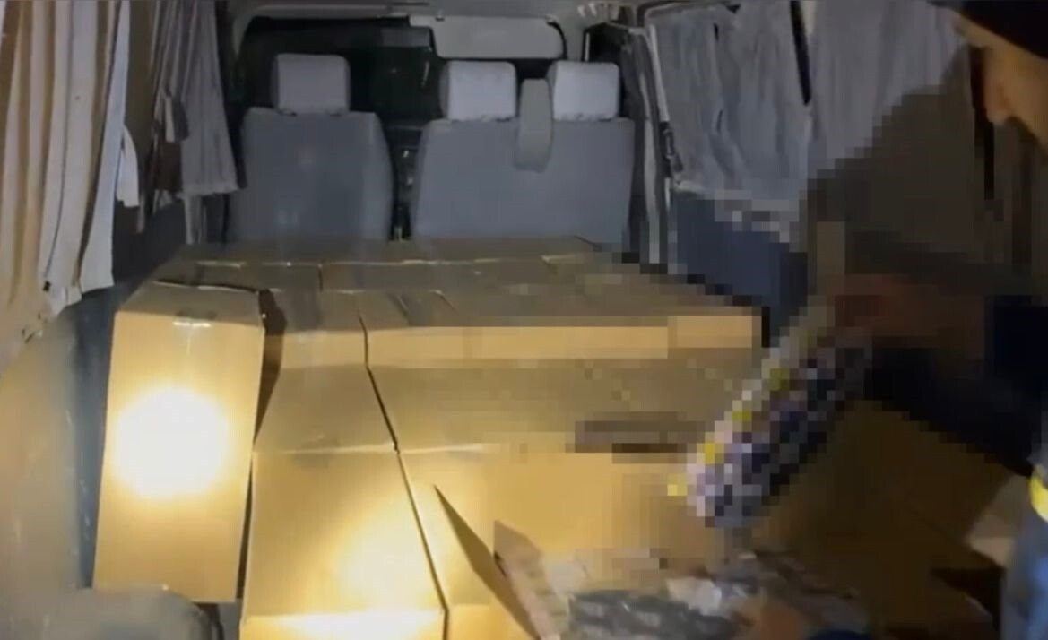 OSMANİYE'DE EKİPLER TARAFINDAN BİR İKAMETE DÜZENLENEN OPERASYONDA 89 BİN PAKET GÜMRÜK KAÇAĞI...