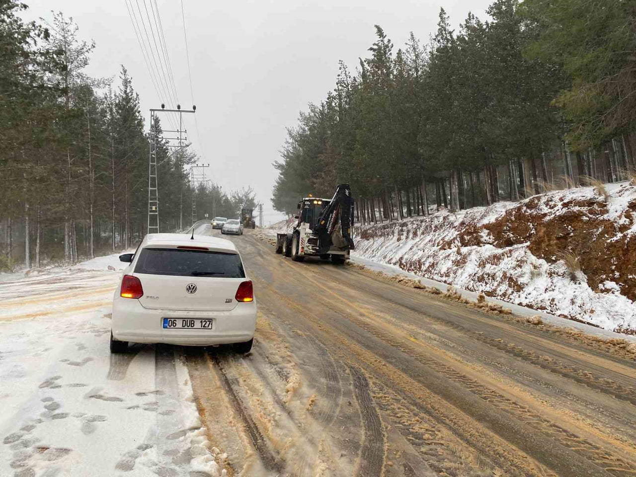 OSMANİYE'NİN YÜKSEK KESİMLERİNDE ETKİLİ OLAN YOĞUN KAR YAĞIŞI HAYATI OLUMSUZ ETKİLEDİ.