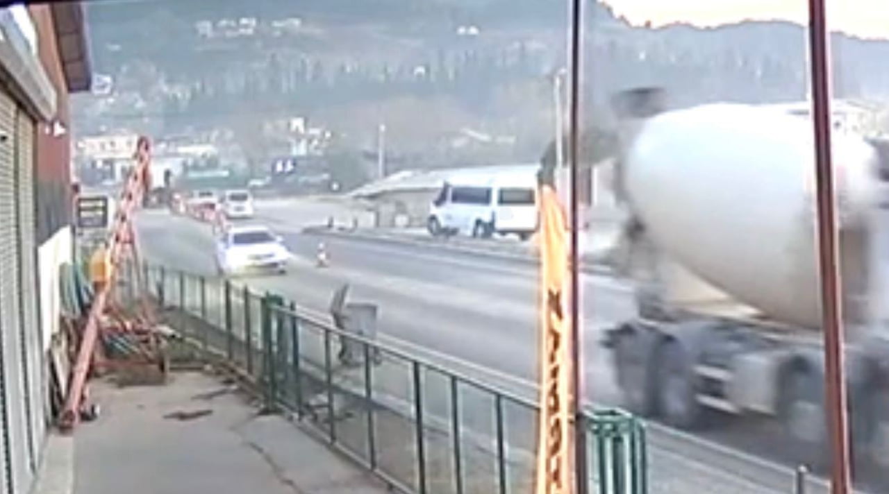 OSMANİYE’DE FECİ KAZA: MOTOSİKLET VE SÜRÜCÜSÜ MİNİBÜSÜN ALTINDA KALDI