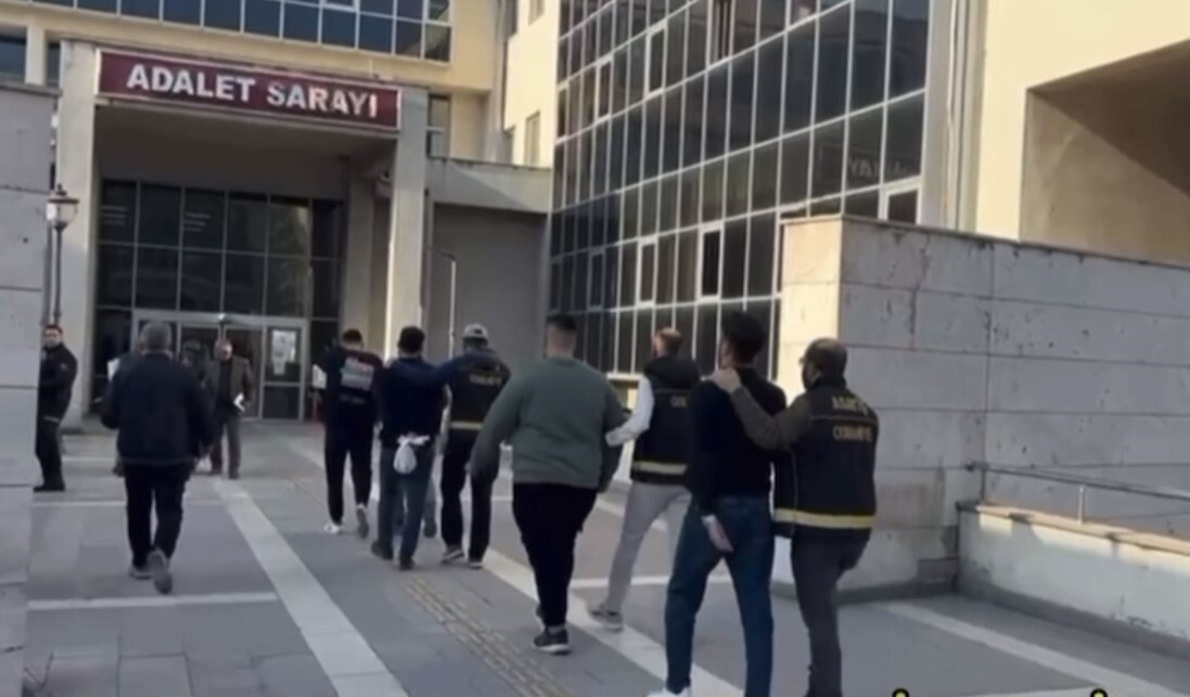 OSMANİYE’DE HUSUMETLİLERİ TARAFINDAN KURULAN PUSUDAN SİLAHIN TUTUKLUK YAPMASI NEDENİYLE KURTULDU...