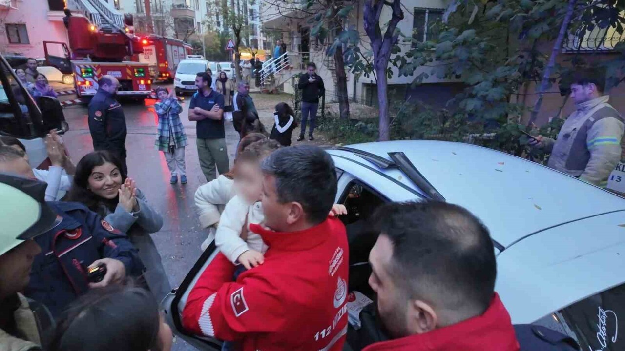 OTOMOBİLDE UNUTULAN BEBEK KURTARILDI