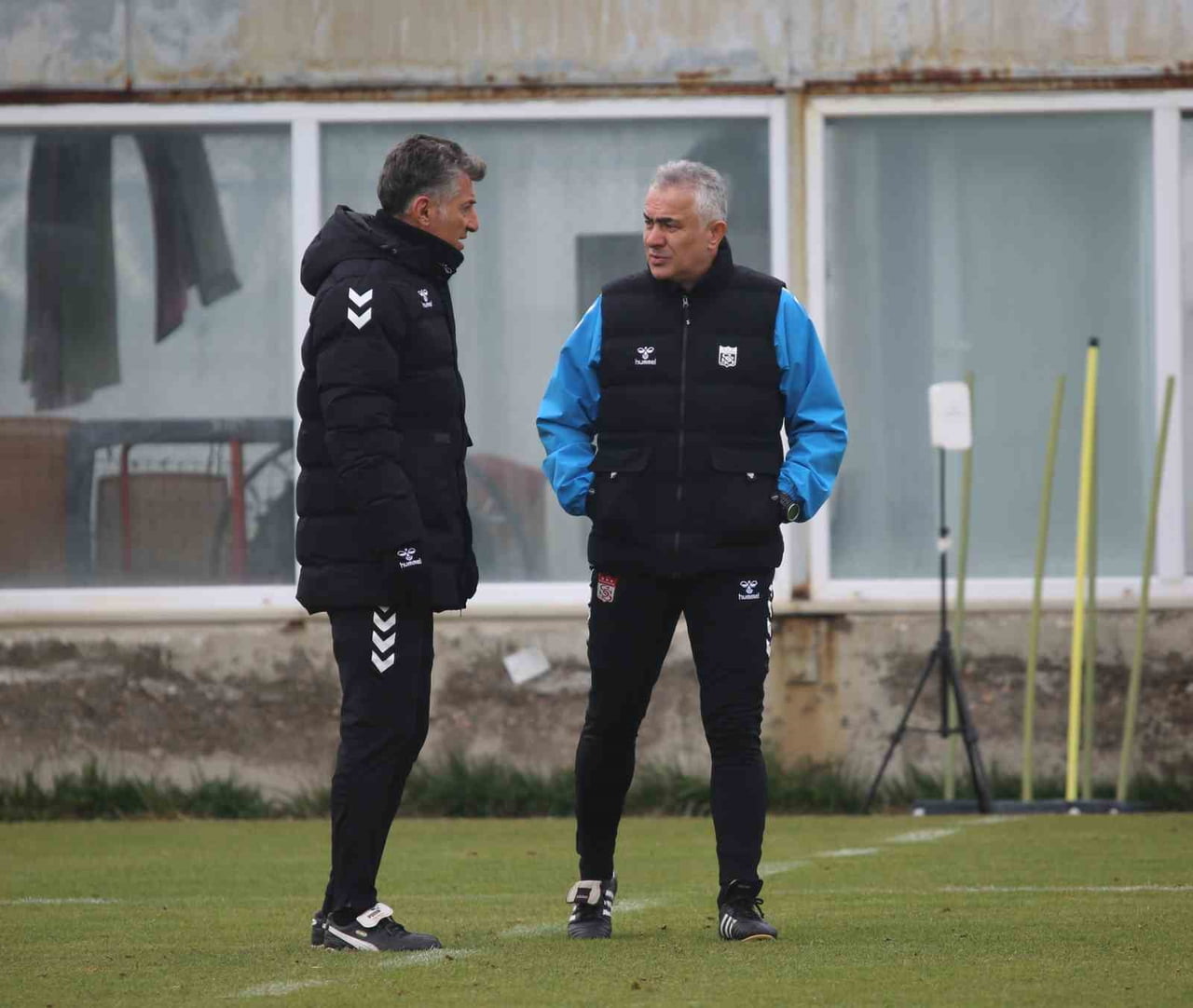 ÖZBELSAN SİVASSPOR TEKNİK DİREKTÖRÜ MEHMET ALTIPARMAK, DEVRE ARASINDA TRANSFER YAPMALARI...