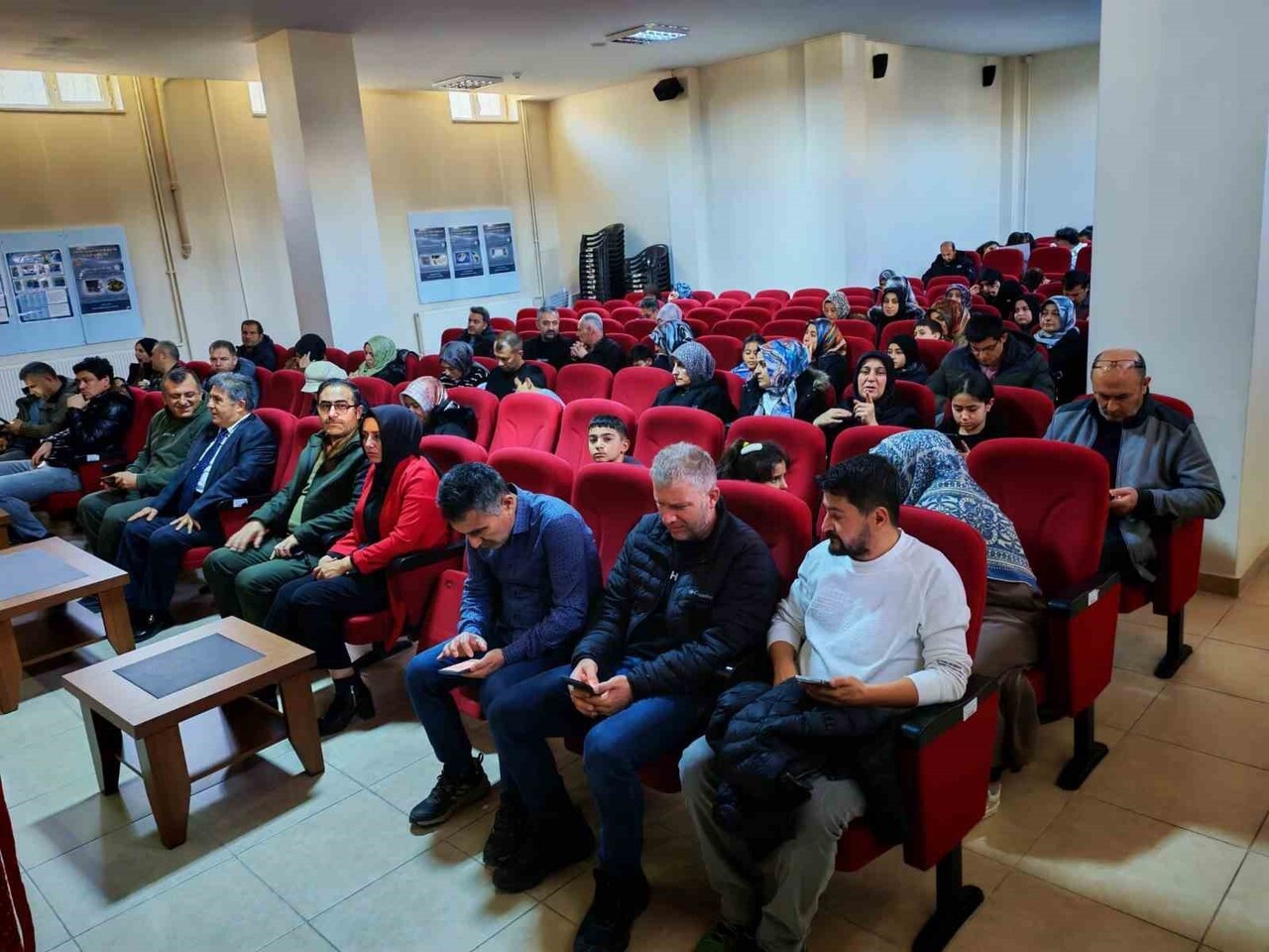 PALANDÖKEN REMZİ SAKAOĞLU BİLİM VE SANAT MERKEZİNDE ‘ÖZEL YETENEKLİLERDE KARİYER PLANLAMASI’...