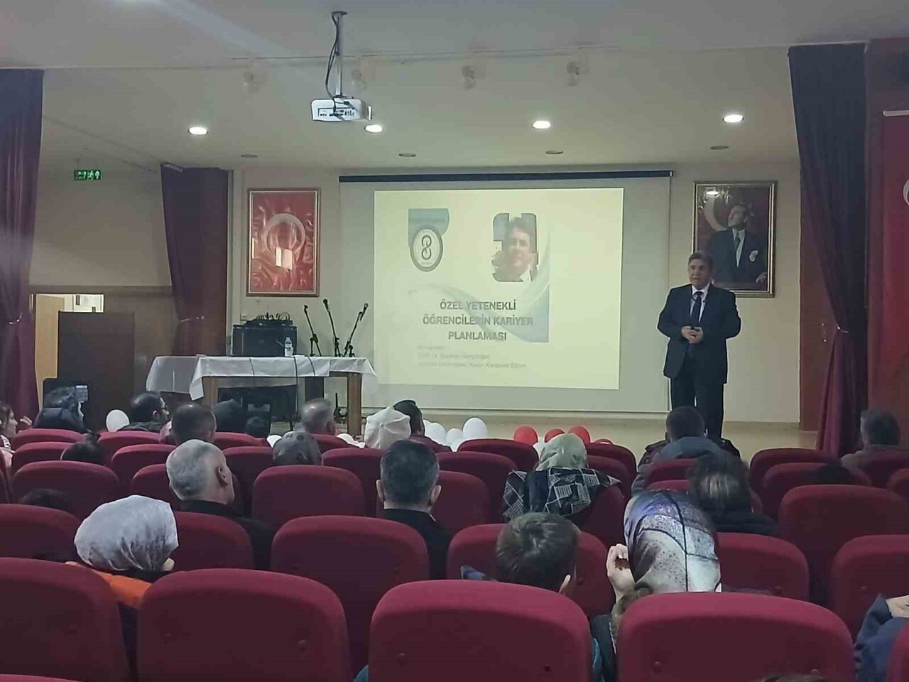 PALANDÖKEN REMZİ SAKAOĞLU BİLİM VE SANAT MERKEZİNDE ‘ÖZEL YETENEKLİLERDE KARİYER PLANLAMASI’...