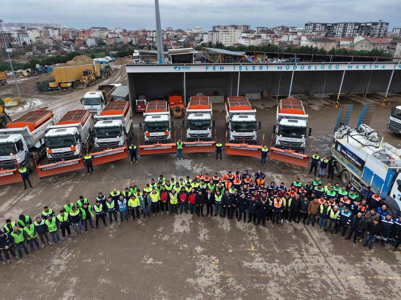 PENDİK BELEDİYESİ İLÇE GENELİNDE MUHTEMEL OLUMSUZLUKLARA KARŞI TEYAKKUZA GEÇTİ. 475 PERSONEL VE 80...