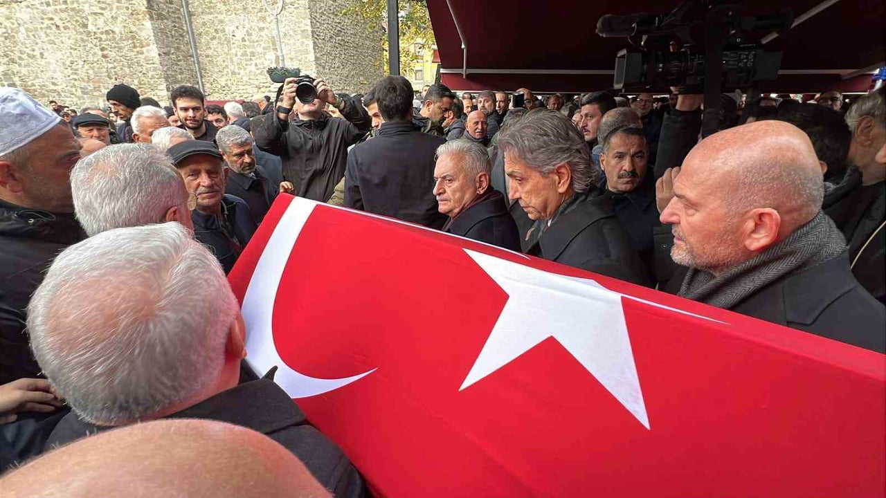 PROF. DR. MUSTAFA KÖSEOĞLU İÇİN İSKENDER PAŞA CAMİİ'NDE ÖĞLE NAMAZI SONRASINDA CENAZE NAMAZI...