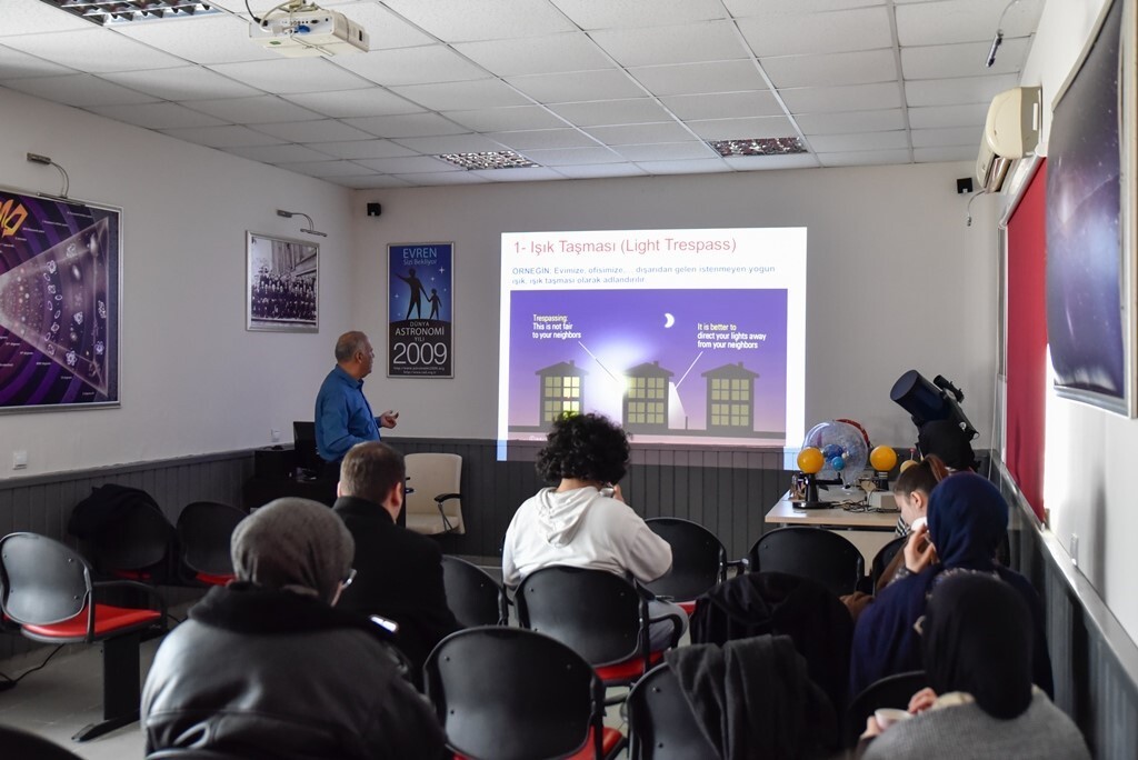 PROGRAM, ASTRONOMİ EĞİTİMİ UYGULAMA VE ARAŞTIRMA MERKEZİ MÜDÜRÜ PROF. DR. METİN YAVUZ’UN AÇILIŞ...