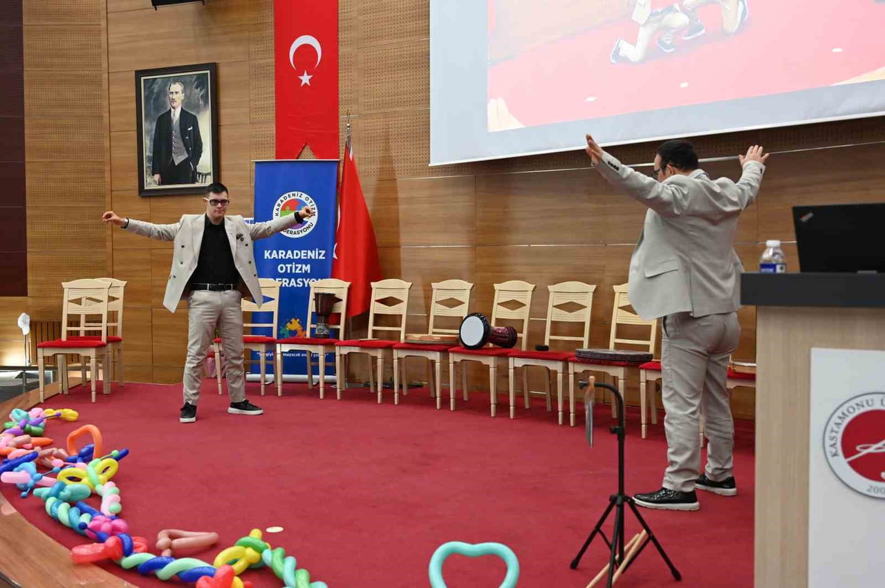 PROGRAM, ÖZEL GEREKSİNİMLİ BİREYLER TARAFINDAN SAHNELENEN ZEYBEK GÖSTERİSİ VE RİTİM GRUBUNUN...