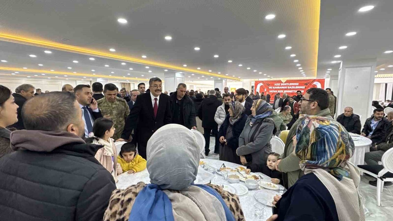 PROGRAMA HAKKARİ VALİSİ ALİ ÇELİK DE KATILDI