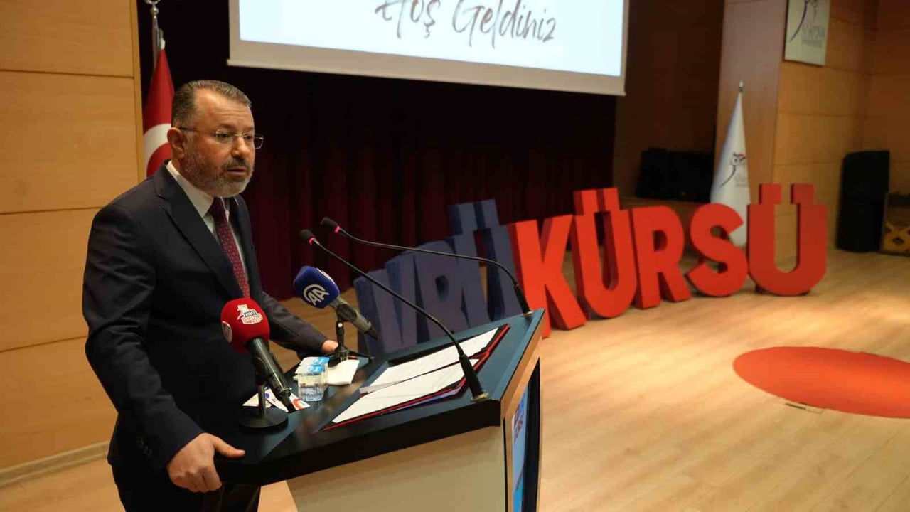 PROGRAMIN AÇILIŞINDA KONUŞAN KBÜ REKTÖRÜ PROF. DR. FATİH KIRIŞIK, TÜRKİYE ULUSAL AJANSININ...