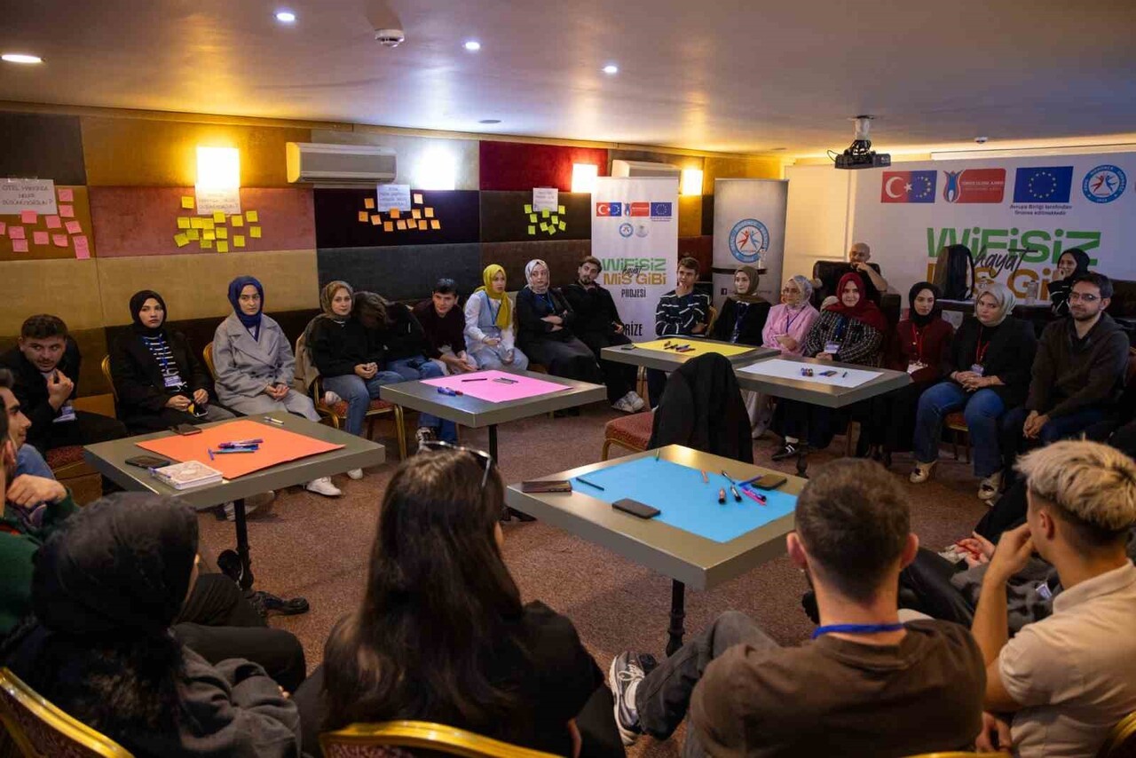 PROJENİN İLK AŞAMASINDA ÇAYELİ İLÇESİNDE ‘DİJİTAL BAĞIMLILIKLA MÜCADELE EĞİTMEN EĞİTİMİ'...