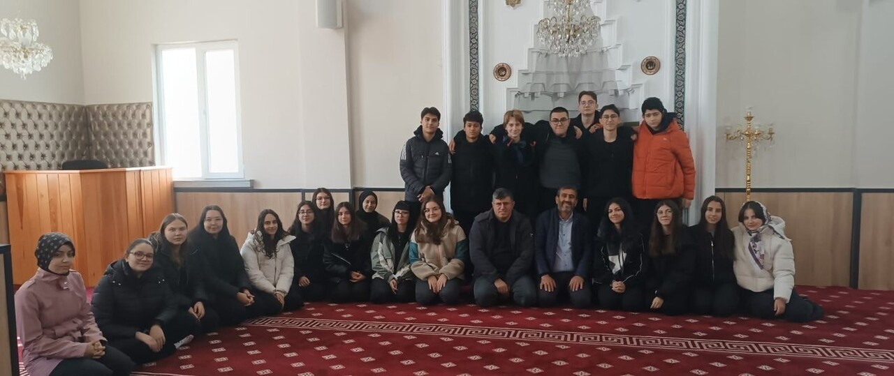 PROJENİN ODUNPAZARI AYAĞINDAKİ BİR DİĞER ETKİNLİKTE İSE ETİ SOSYAL BİLİMLER LİSESİ ÖĞRENCİLERİ...