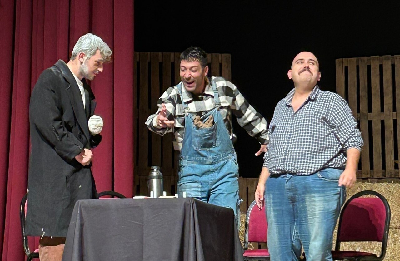 "FARELER VE İNSANLAR" YILDIZ KENTER SAHNESİ’NDE SANATSEVERLERLE BULUŞTU